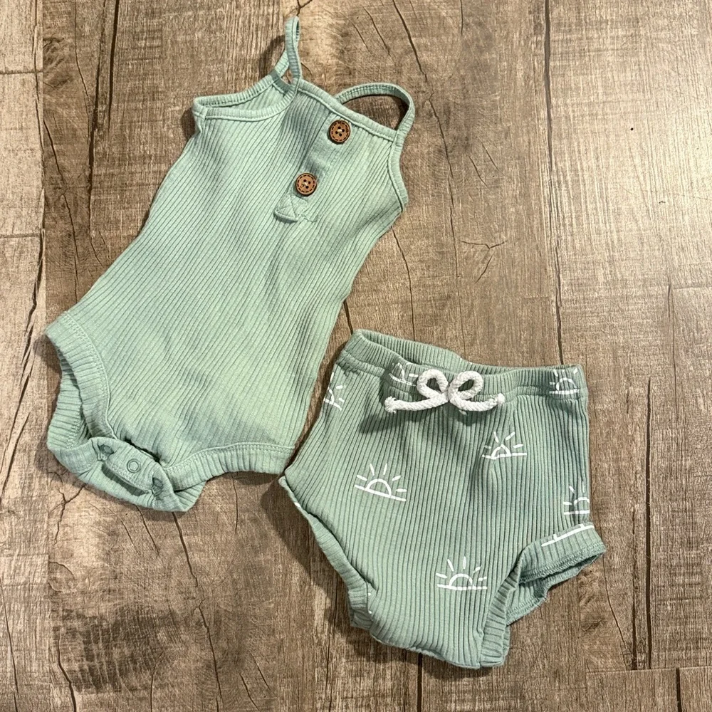 5/$15 Mint Green Kids Romper Set 3-6 months